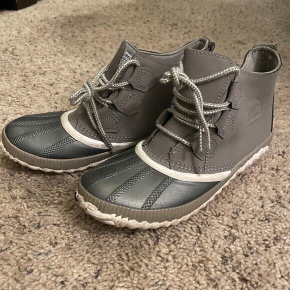 SOREL  Gray & Silver Colorblock Leather  Lace-Up Boots Size Womens 6.5 - Picture 1 of 4
